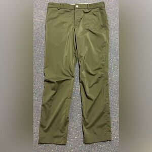 Mens Black Nike golf pants.